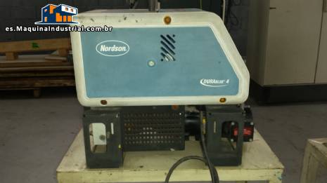 M�quina caliente del pegamento