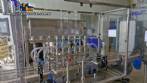 L�nea de llenado completa con m�quinas Tecman Nelpas Tecnoenvase Tudela para el llenado, etiquetado, taponado y posicionamiento de botellas de l�quidos cosm�ticos.