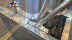 M�quina de palomitas de ma�z con mezclador y calentador a gas.