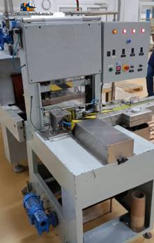 Empacadora Euromax para la formaci�n de pacas de productos.