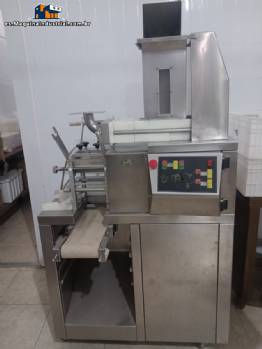M�quina para hacer ravioles de acero inoxidable con 6 moldes para elaborar ravioles (marca ITALGI) y cortador de pasta largo.
