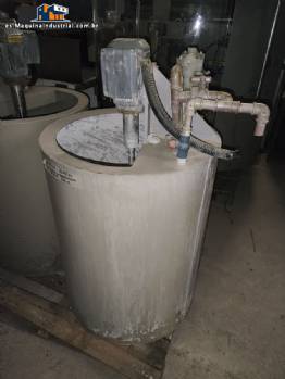 Tanque mezclador de pol�meros con eje de acero inoxidable y bomba de diafragma, 300 litros.