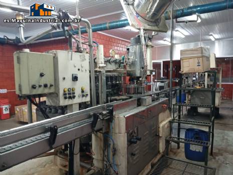 Llenadora rotativa CompoMaq con 42 boquillas y tapadora de rosca