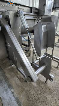 Elevador hidr�ulico basculante para carros de carne y masa para la alimentaci�n de picadoras y mezcladoras Simetria MECH MMF 130