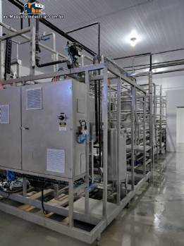 Sistema de pasteurizaci�n UHT a temperatura ultra alta para el procesamiento t�rmico de l�quidos, zumos, salsas y caldos, SPX APV, 6.000 litros por hora.