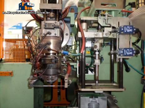 Sopladora y termoformadora de precisi�n Bekum