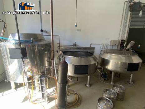 Sala de cocción de tres recipientes para cervecerías artesanales, con una capacidad de 1300 litros por lote. Sala de cocción de tres recipientes para cervecerías artesanales, con una capacidad de 1300 litros por lote.