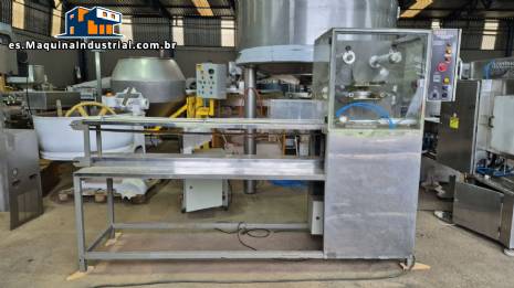 Selladora automática Engemaq para tarros, botellas y vasos con cierre de plástico, 900 tarros por hora. Selladora automática Engemaq para tarros, botellas y vasos con cierre de plástico, 900 tarros por hora.